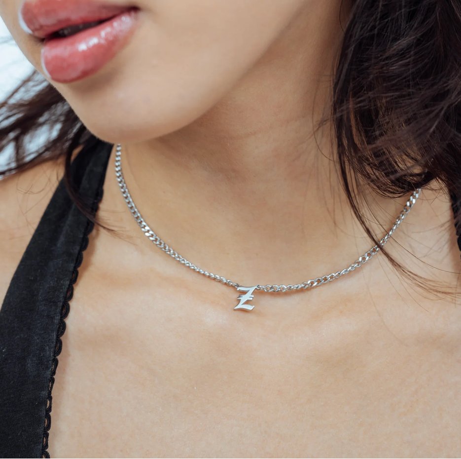 Collar con inicial cubana en plata de ley bañada en oro amarillo-2