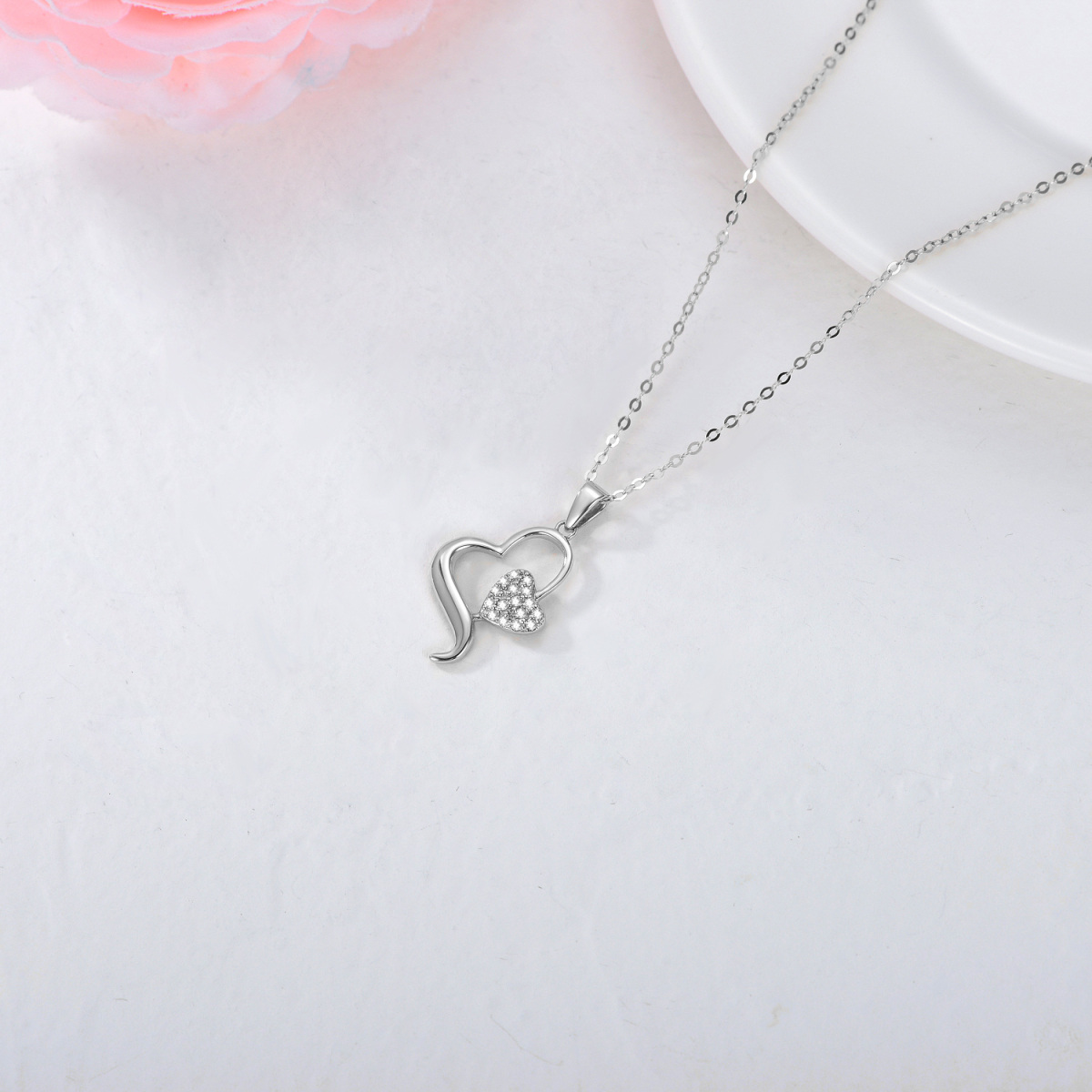 14K Gold Diamond Interlocking Hearts Pendant Necklace For Women-4