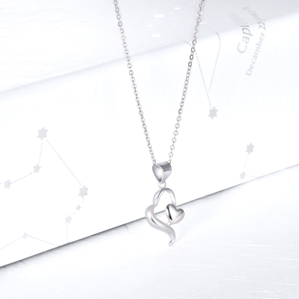 Collier avec pendentif en or blanc 14K en forme de coeur avec coeur-3