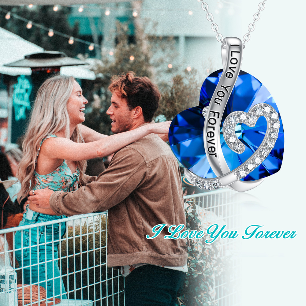 Collar con colgante de corazón de cristal azul en oro blanco de 10 quilates con grabado 