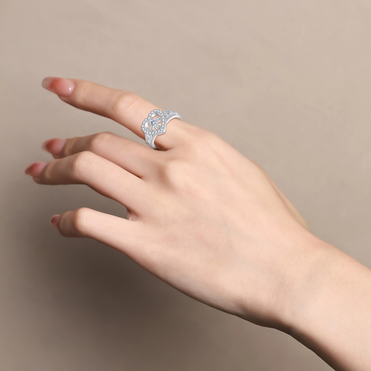 Anillo de cruz de hiedra con corazón y circonita cúbica en oro blanco de 14 quilates-3