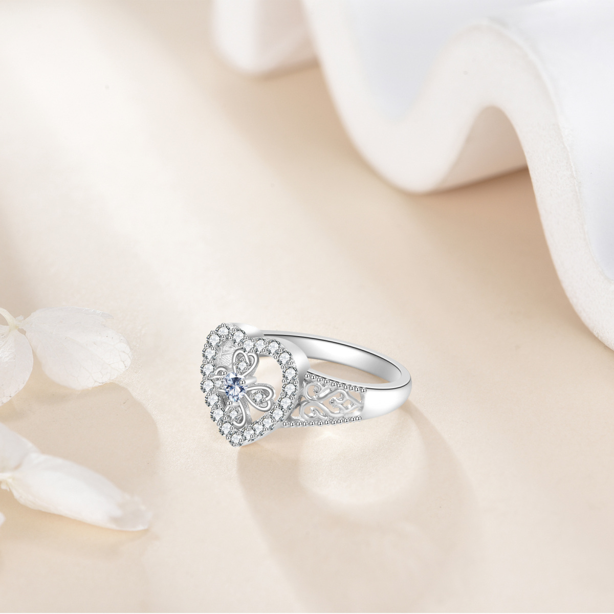 Anillo de cruz de hiedra con corazón y circonita cúbica en oro blanco de 14 quilates-4