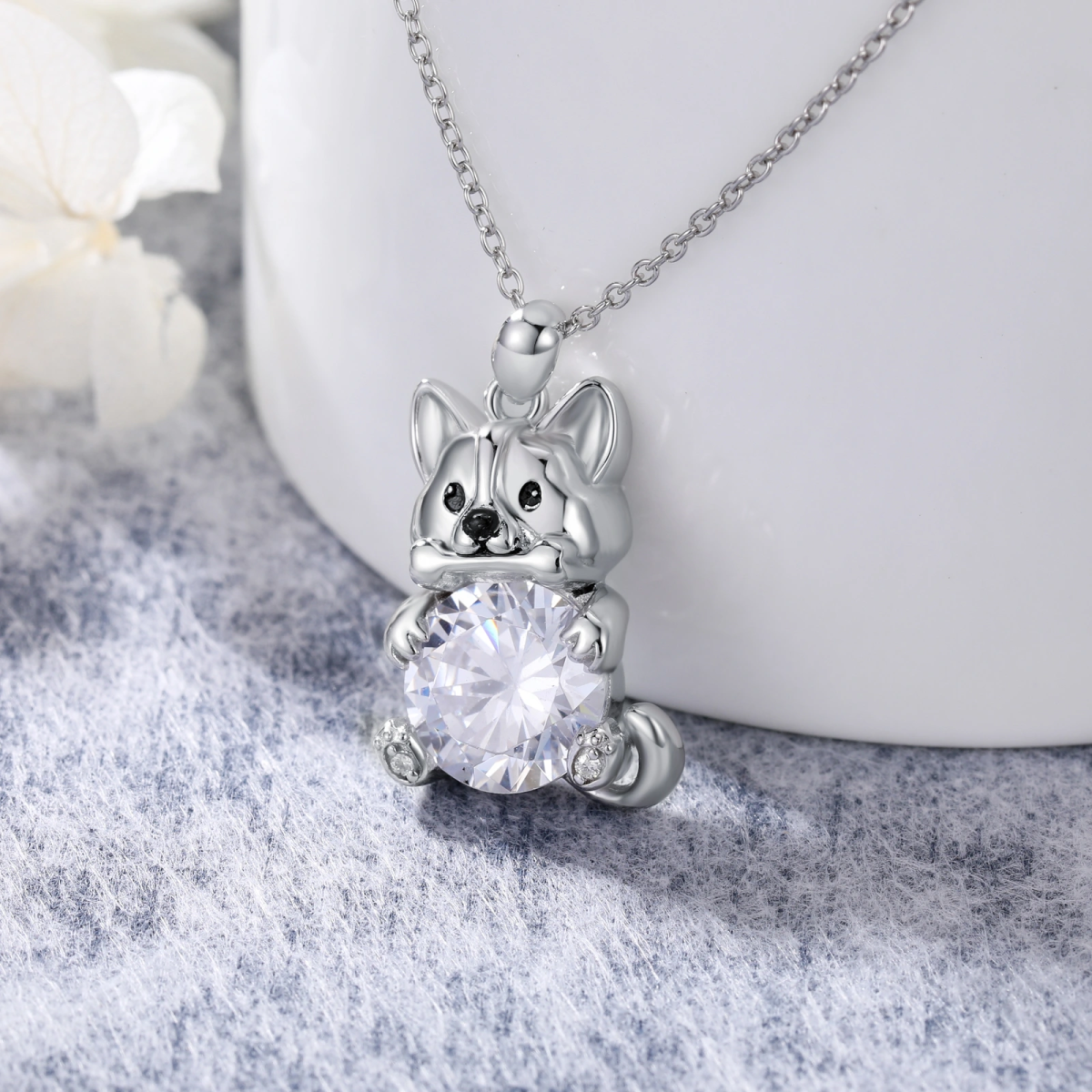 Collier avec pendentif chien en or blanc 14 carats et moissanite-3