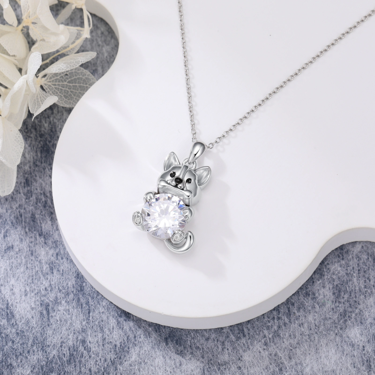 Collier avec pendentif chien en or blanc 14 carats et moissanite-4