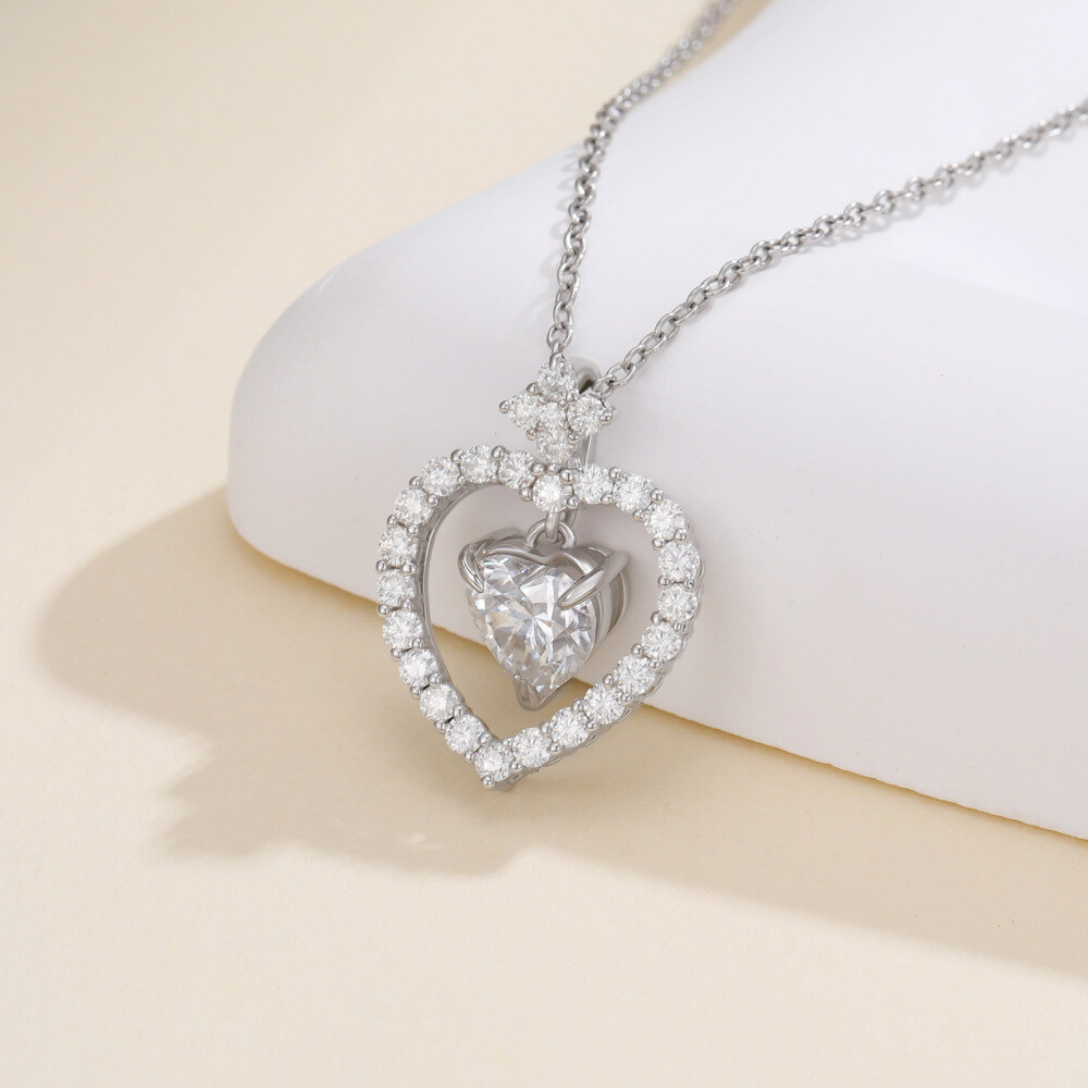 Collar con colgante de corazón de moissanita en oro blanco de 14 quilates-4