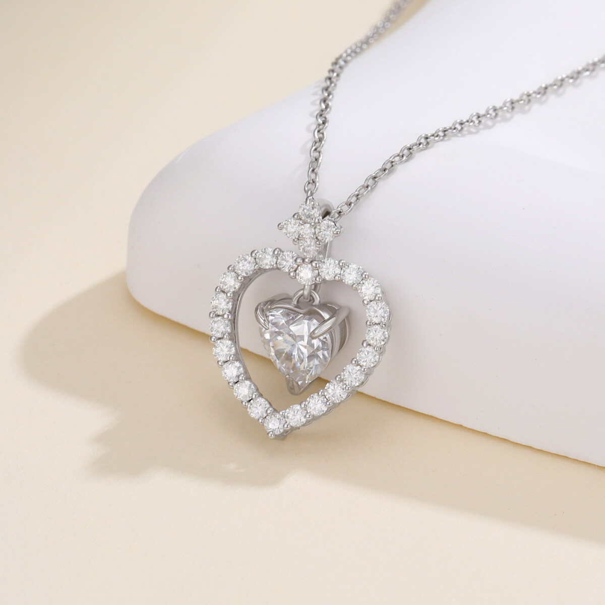 Collana con ciondolo a forma di cuore in oro bianco 14 carati con moissanite-4
