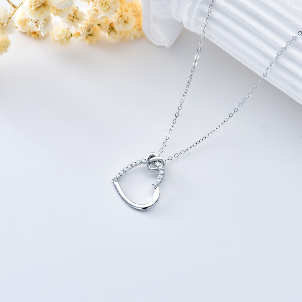 Collar con colgante de moissanita en forma de corazón de oro blanco de 14 quilates para mujeres y mejores amigas-4