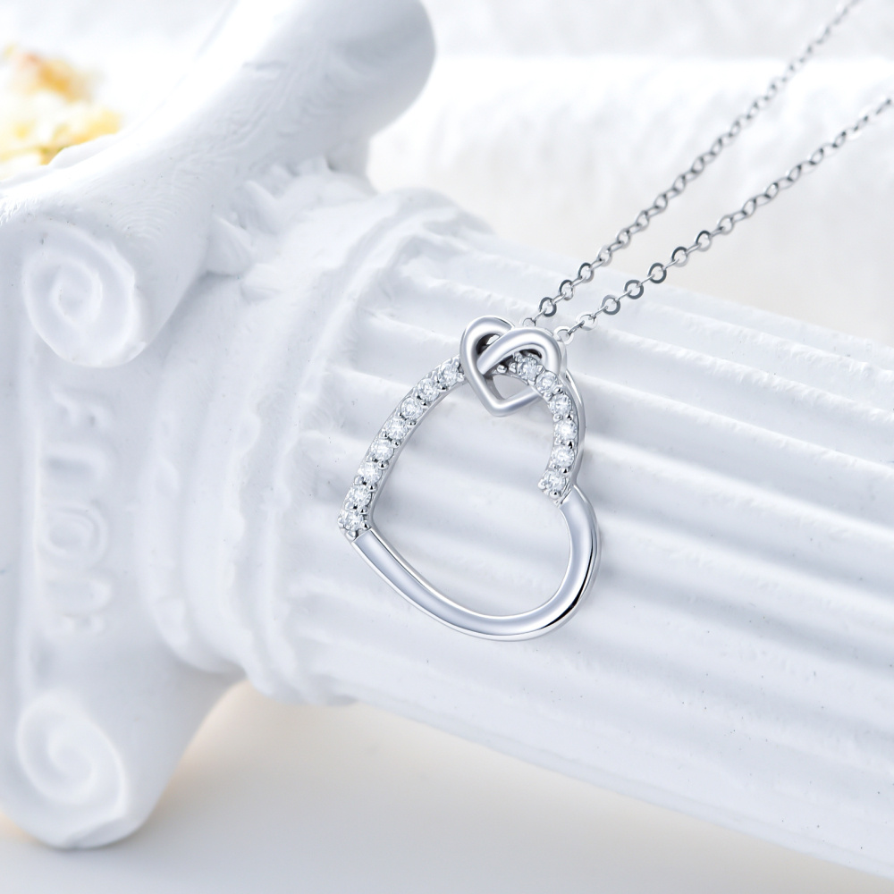 Collar con colgante de moissanita en forma de corazón de oro blanco de 14 quilates para mujeres y mejores amigas-5