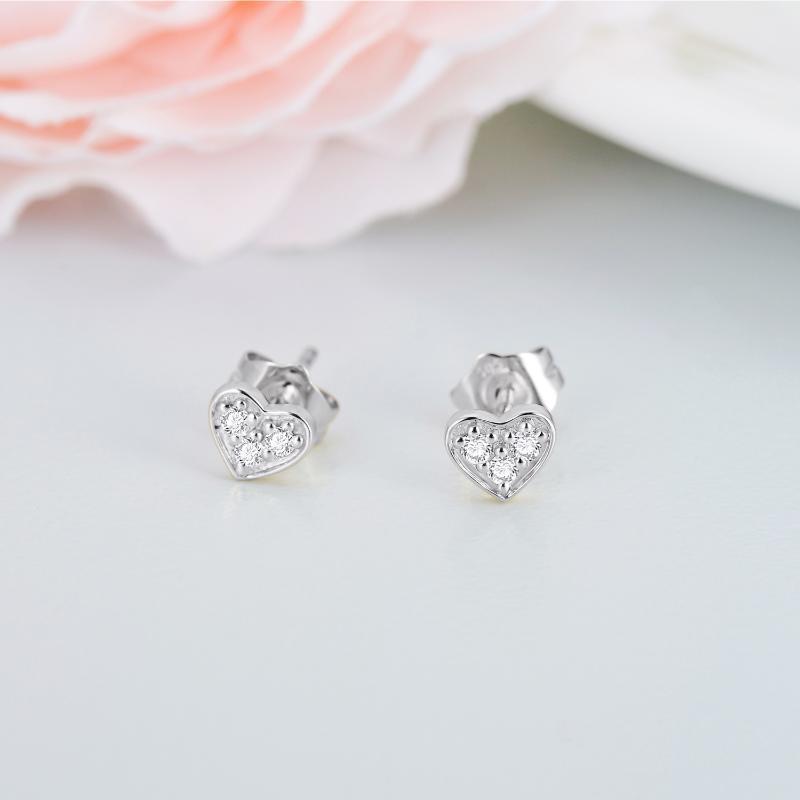 Pendientes de oro blanco de 10 quilates con corazón de moissanita-3
