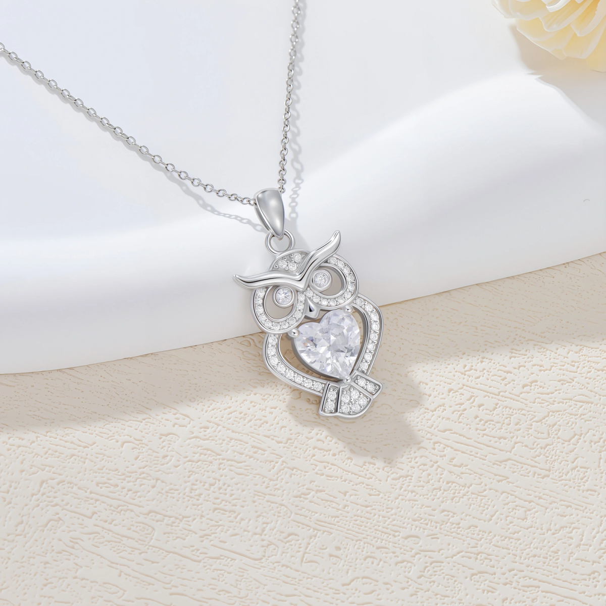 Collier avec pendentif hibou en or blanc 14 carats et moissanite-4