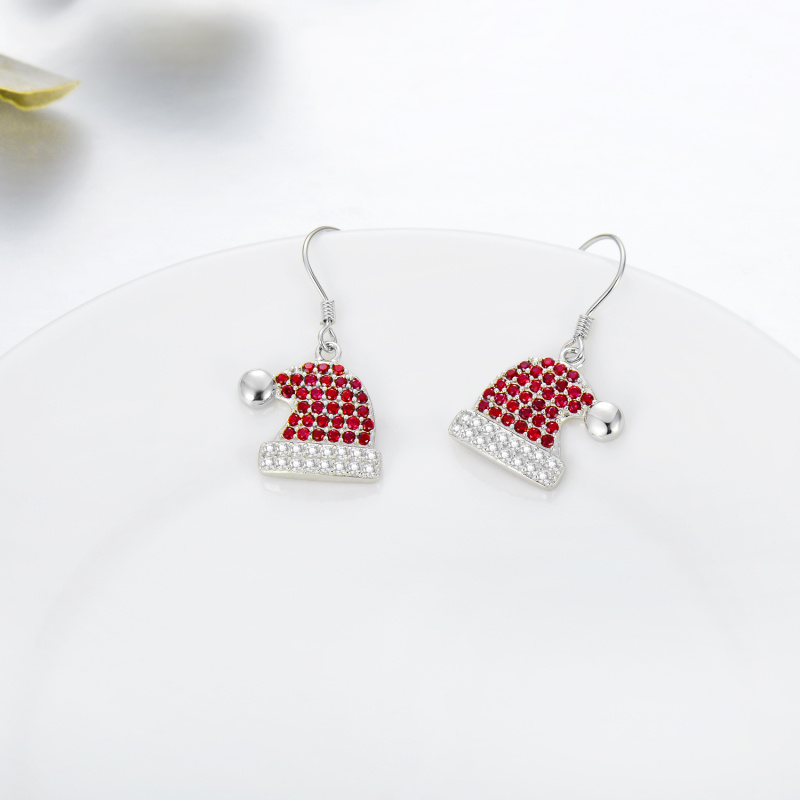 Pendientes colgantes de moissanita en oro blanco de 14 quilates con diseño de gorro de Papá Noel-3