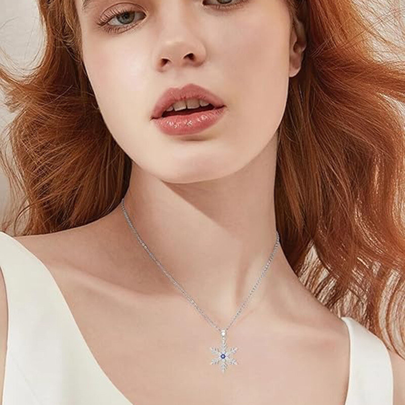 Collar con colgante de copo de nieve de moissanita en oro blanco de 14 quilates-2