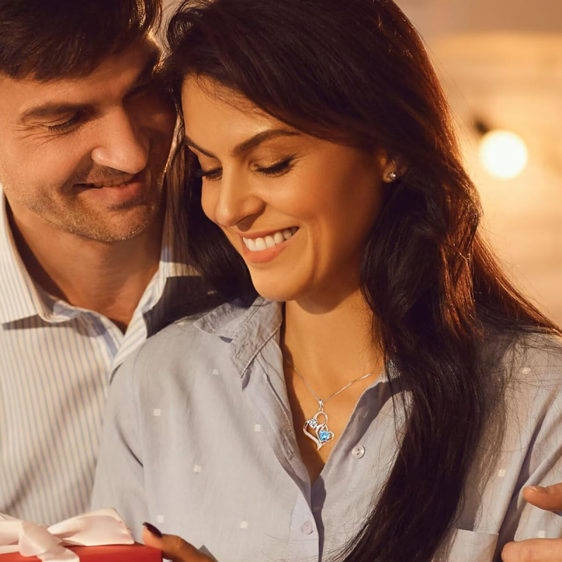 Personalisierte Herzanhänger-Halskette aus 10-karätigem Weißgold mit Zirkonia und Geburtsstein-3