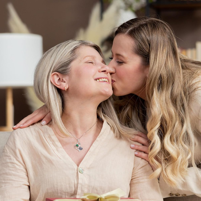 Personalisierte Herzanhänger-Halskette aus 10-karätigem Weißgold mit Zirkonia und Geburtsstein-4