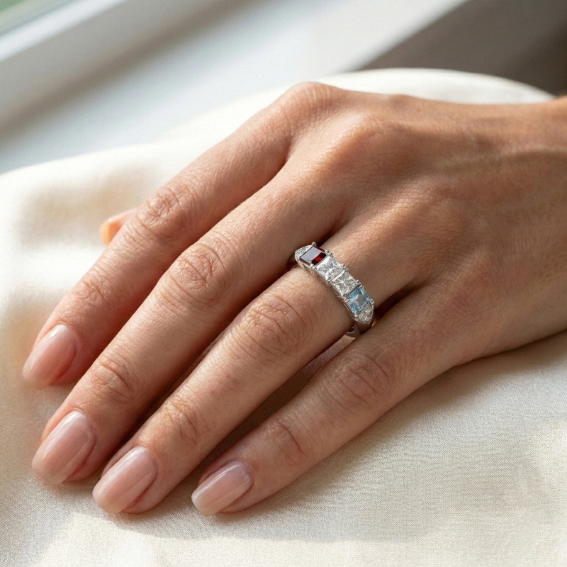 Anillo de piedras de nacimiento personalizado con corte princesa en oro blanco de 14 quilates-2