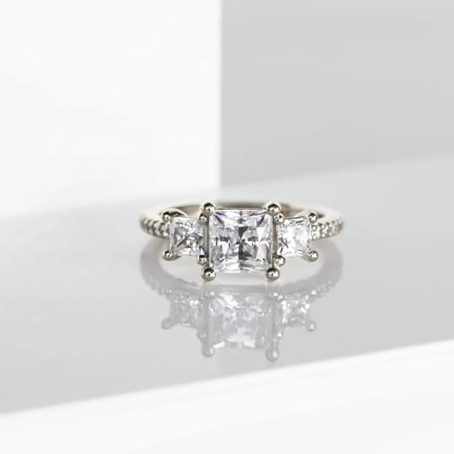 Anel de noivado quadrado de moissanite em formato de princesa em ouro branco 14K-3