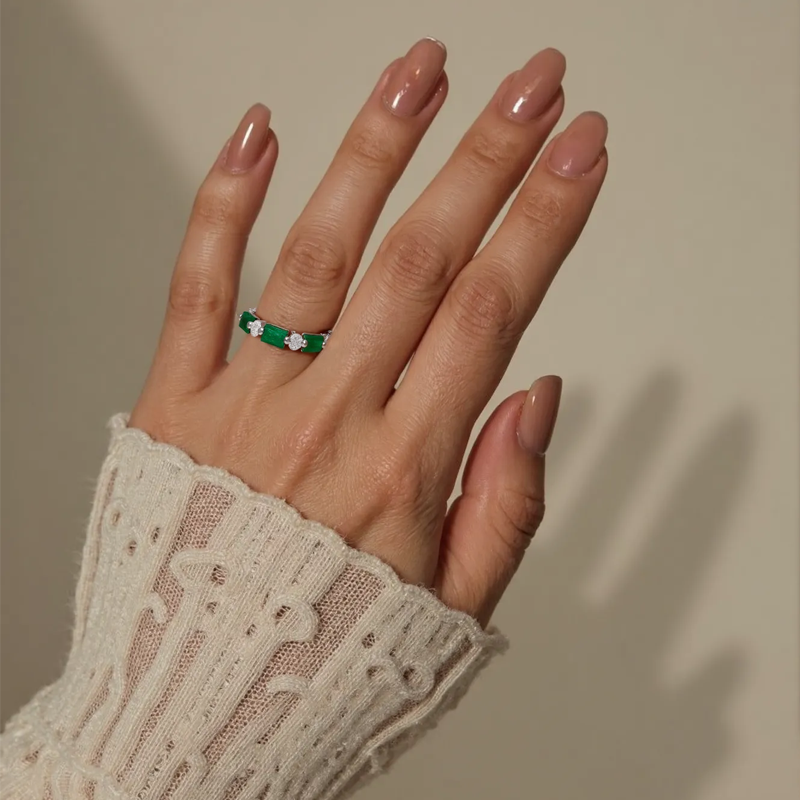Stapelbarer Ring aus 14 Karat Weißgold mit rundem Baguette-Diamanten und Smaragd, Farbe I1, Reinheit 3EX, IGI-zertifiziert-5
