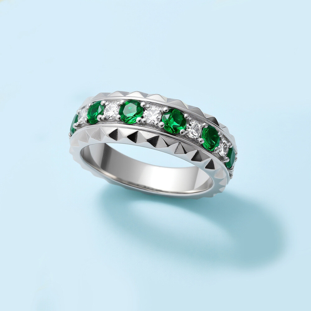 Anello Nuziale in Oro Bianco 14K con Taglio Tondo, Smeraldi e Moissanite-5