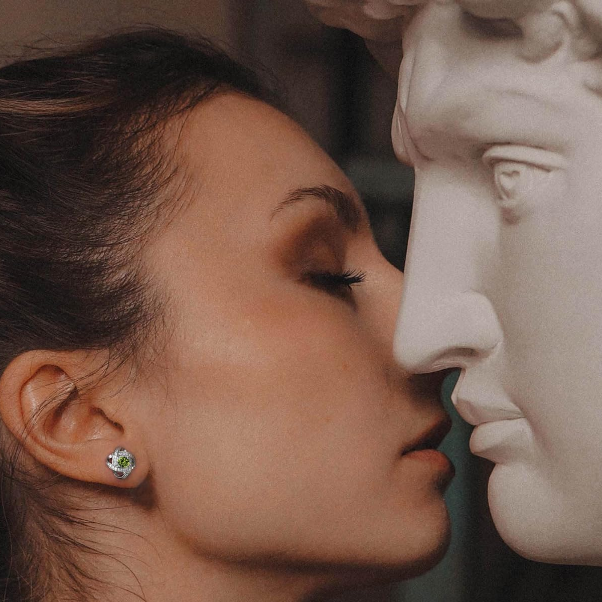 Pendientes de plata de ley con nudo espiral celta y piedra de nacimiento personalizada de corte redondo-2