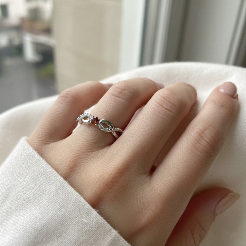 Anillo personalizado con piedra de nacimiento y corte redondo en oro blanco de 14 quilates-2