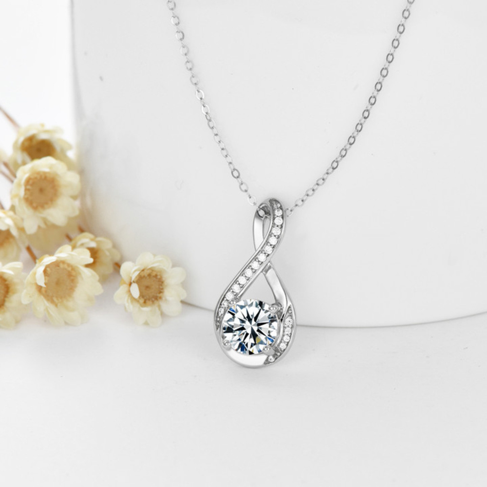 Collier avec pendentif symbole de l'infini en or blanc 10 carats et moissanite ronde-4
