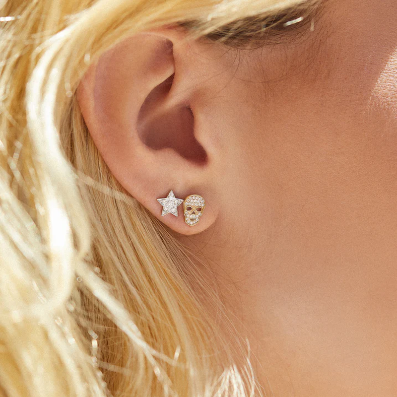 Pendientes de calavera con moissanita en oro blanco de 14 quilates y oro amarillo-2