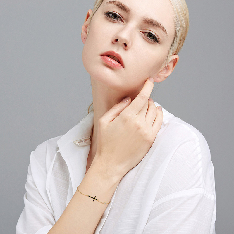 Bracelet à breloques croix en or blanc 10 carats et agate-2