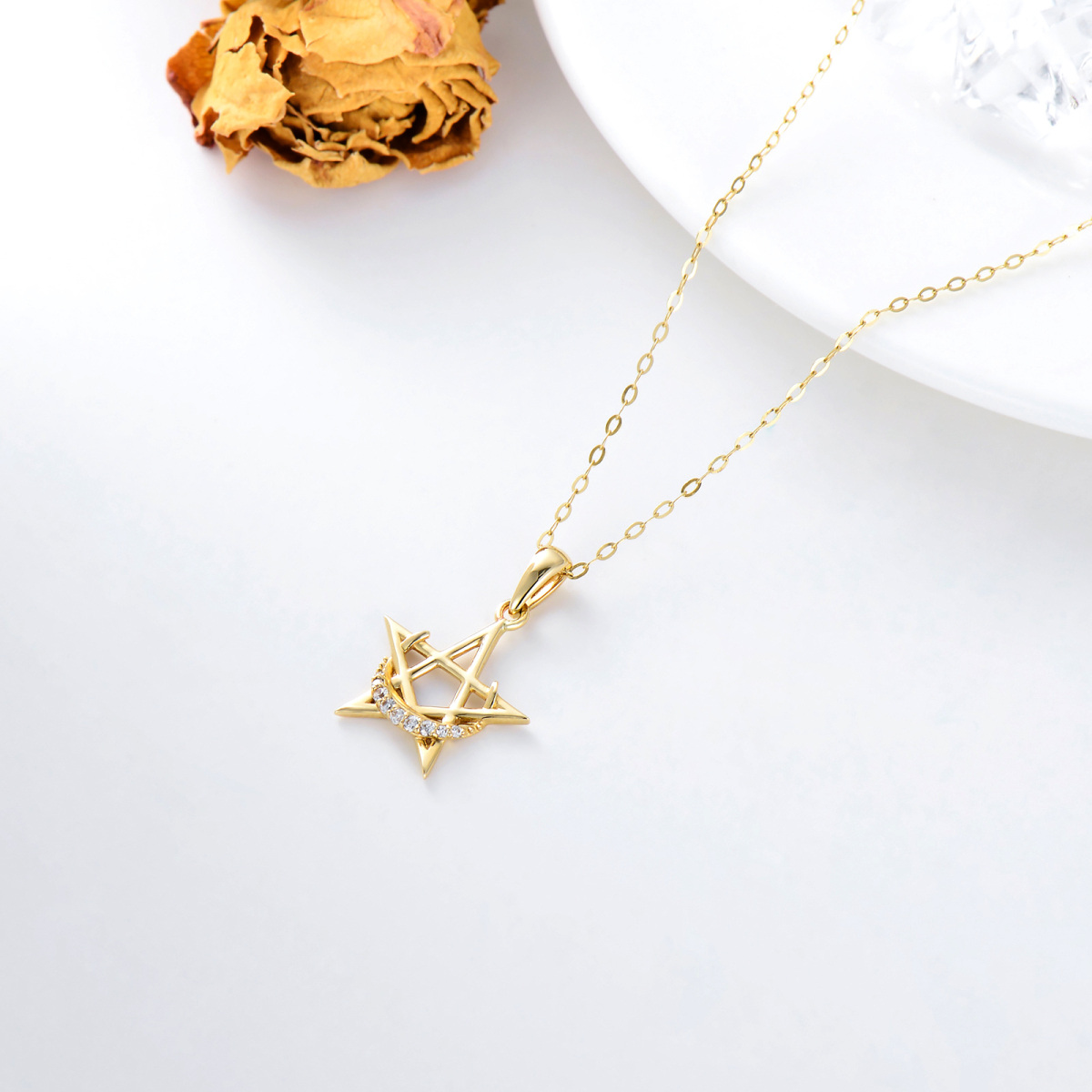 Colar com pingente de lua e estrela de zircônia cúbica circular de ouro amarelo 14K-4