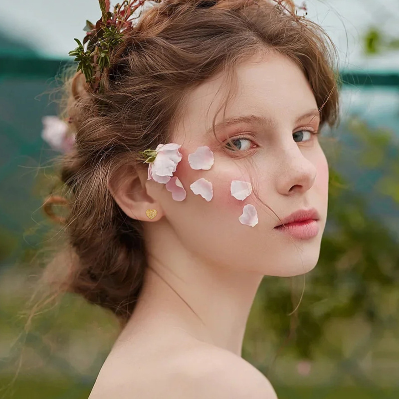 10K White Gold Heart Stud Earrings-2