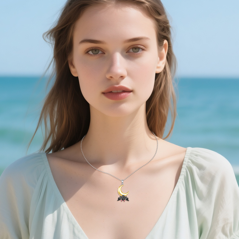Collier à pendentif en or 14K et noir représentant une chauve-souris et une lune-2