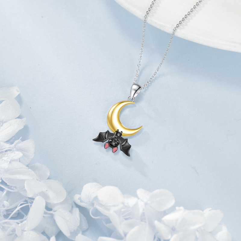 Collier à pendentif en or 14K et noir représentant une chauve-souris et une lune-4