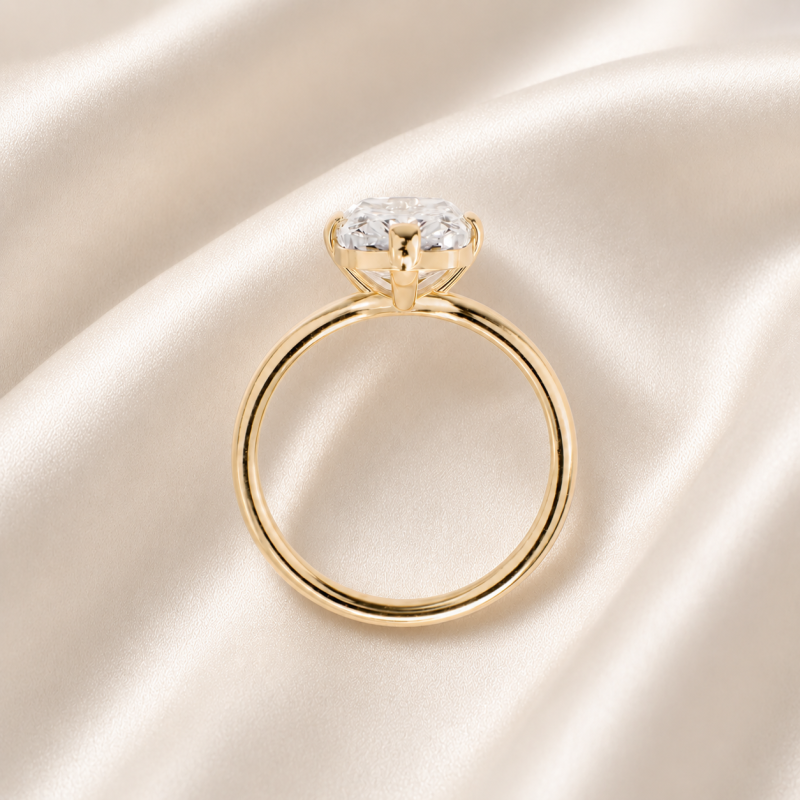 Verlobungsring aus Sterlingsilber mit gelbvergoldeter, länglicher, kissenförmiger, im Labor gezüchteter Diamant im Solitär-Design-4