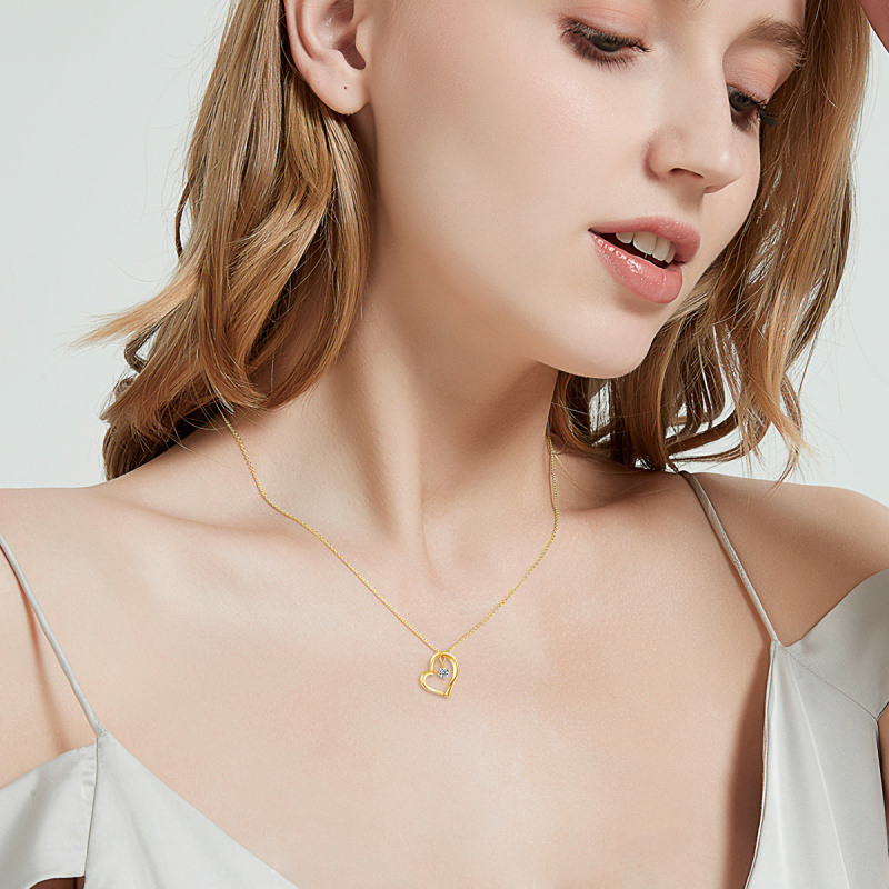 Collier avec pendentif en forme de cœur en or 14K et moissanite-2
