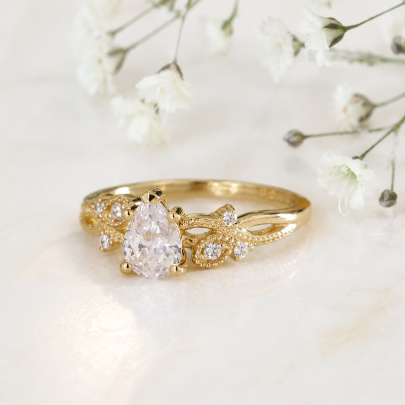 Individuell gestalteter Verlobungsring aus 18-karätigem Gold mit birnenförmigem, im Labor gezüchtetem Diamanten, inspiriert von der Natur-4