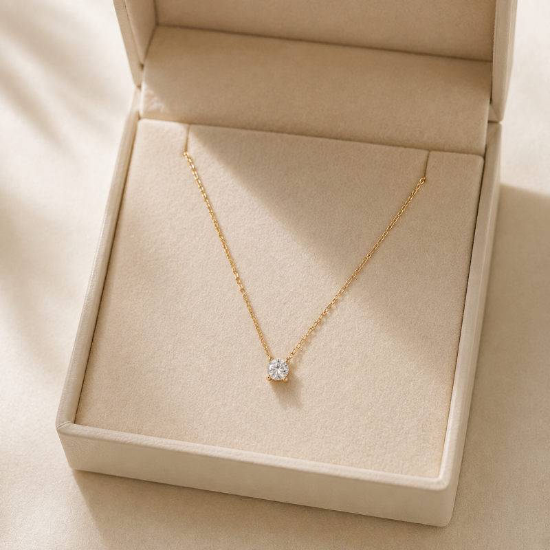 Halskette aus 14-karätigem Gold mit rundem, im Labor gezüchtetem Diamanten in Vier-Krappen-Fassung-4