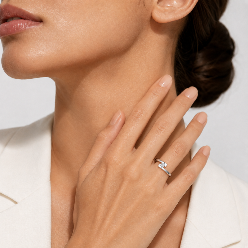 Anillo de compromiso de oro blanco de 18 quilates con diamante cultivado en laboratorio de talla princesa de 0,4 quilates y engaste de tensión para mujer.-2