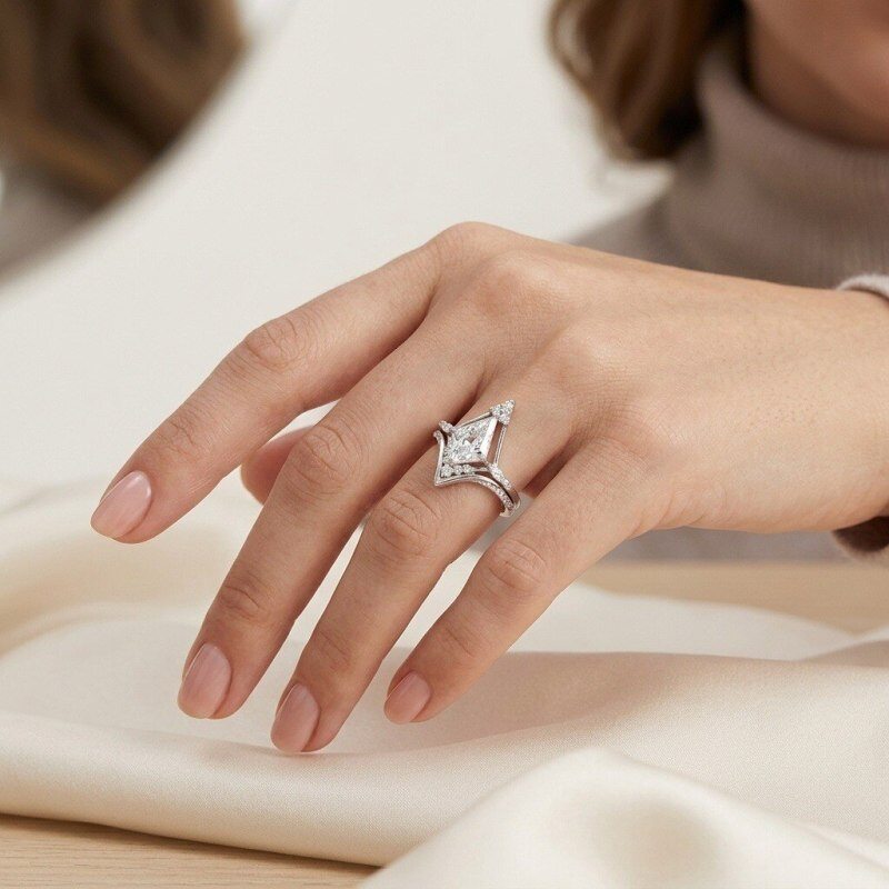 Bague de fiançailles personnalisée en or blanc 14K avec diamant de laboratoire taillé en forme de cerf-volant de 1,5 CT, couleur D, pureté VVS2, taille 3EX, certifiée IGI-2