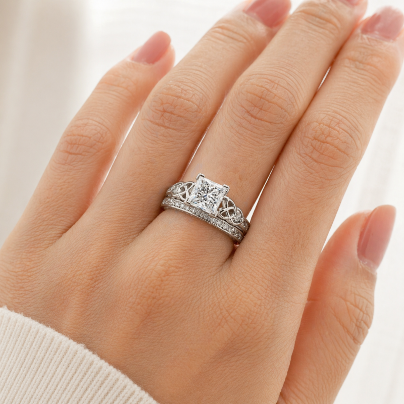 10K Or Blanc 1,5 CT Diamant de Coupe Princesse Cultivé en Laboratoire Bague de Fiançailles Personnalisée Couleur D Pureté VVS2 Symétrie 3EX Certifiée IGI-2