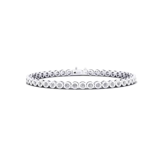 10K witgouden tennisarmband met 5 karaat ronde, laboratoriumgekweekte diamanten in een bezelzetting, verkrijgbaar in lengtes van 6 tot 7,5 inch.