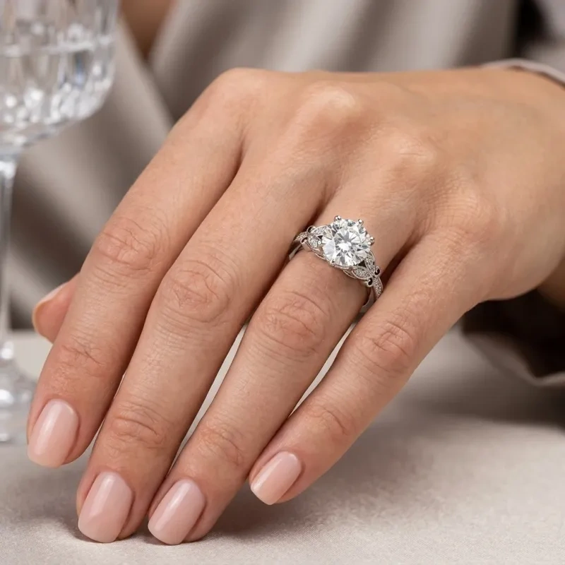 Bague de fiançailles personnalisée en or blanc 10 carats avec diamant rond de laboratoire, motif papillon inspiré de la nature-2