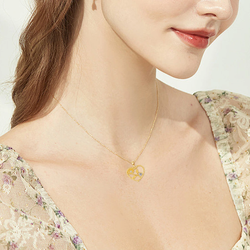 Colar de senhora com pendente de coração em osso e rosa, cravejado com zircónias cúbicas em banho de ouro.-2