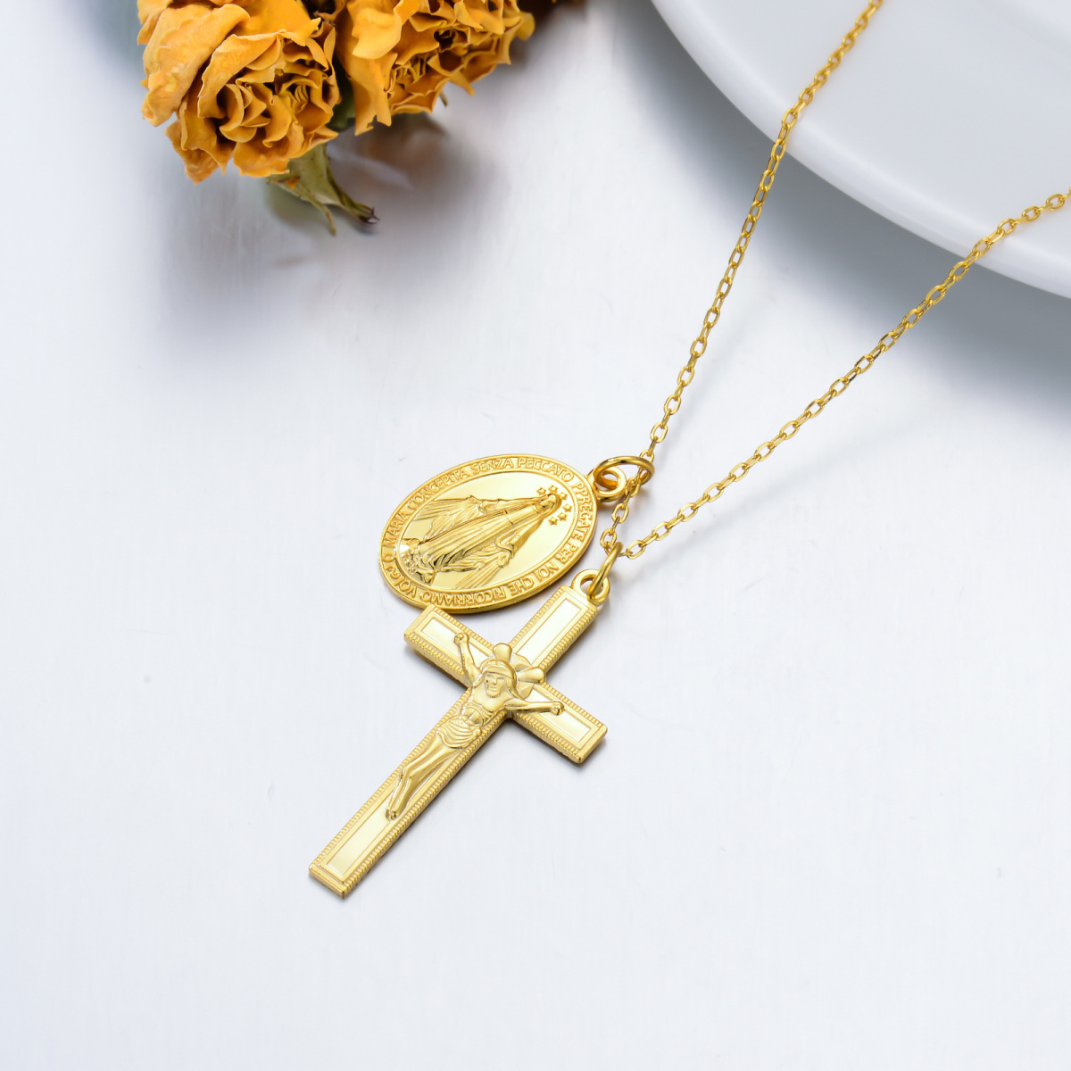 Collana con ciondolo a forma di croce in oro 18K-4