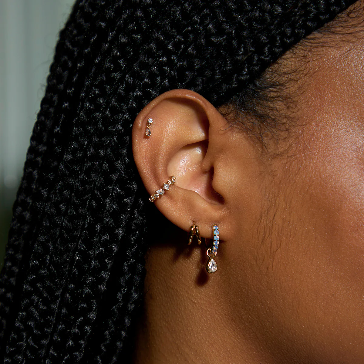 Piercing para hélice en forma de gota de circonita cúbica en oro de 10 quilates-3