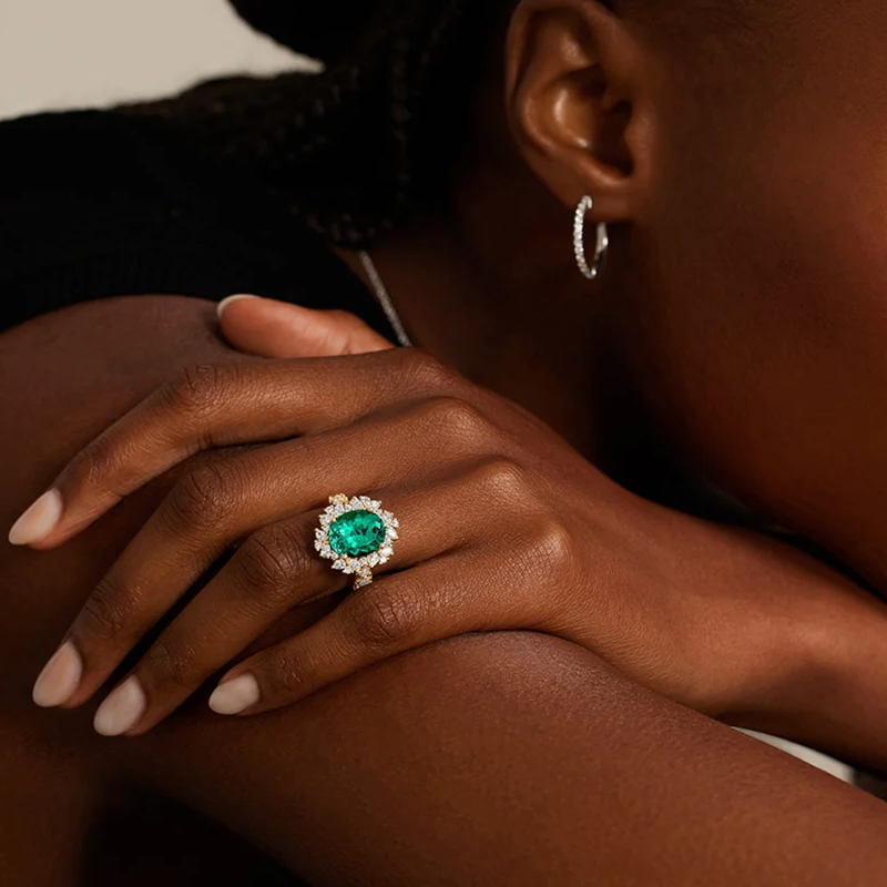 Anillo de compromiso de oro blanco de 10 quilates con esmeralda creada en laboratorio de talla ovalada de 2 a 7 quilates-2