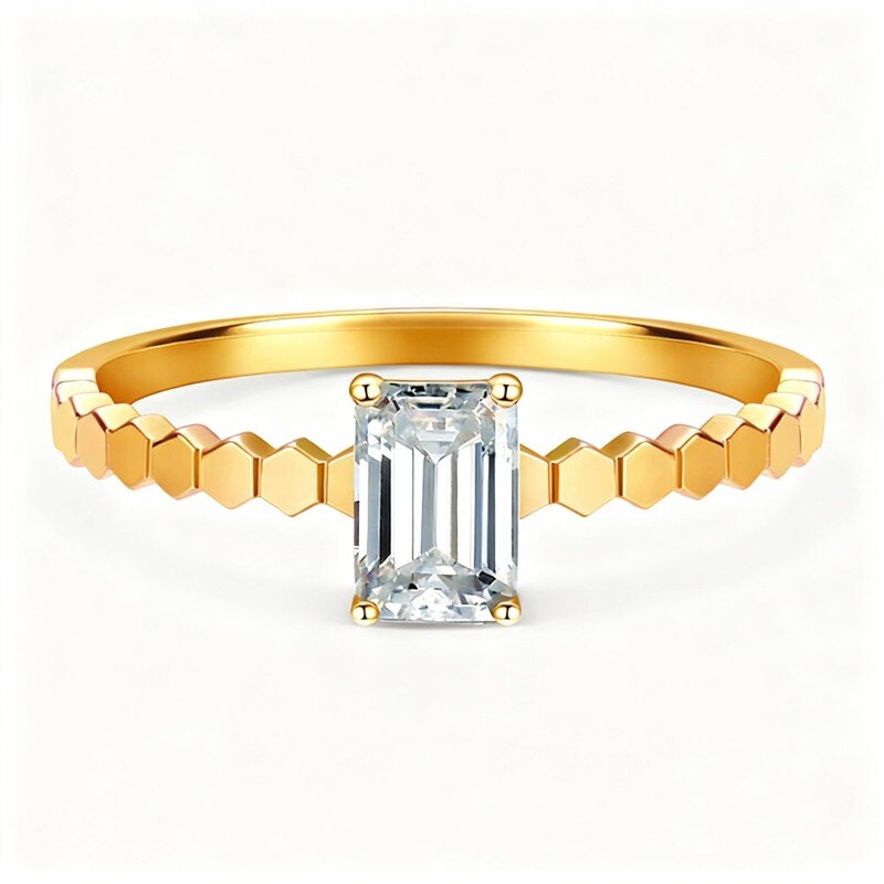 Pierścionek zaręczynowy ze złota próby 18K o szlifie szmaragdowym-1