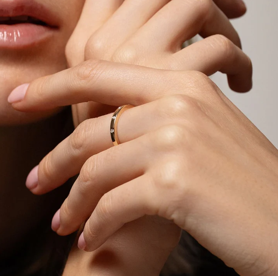 Aliança de casamento personalizada com diamantes embutidos em ouro rosa 10K, cor D, clareza VVS-3