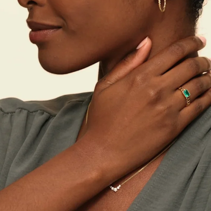 Ehering aus 10-karätigem Gold mit Labor-Smaragd-2