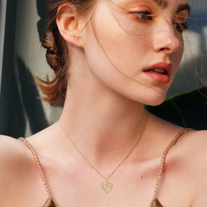 Gargantilla de metal con corazón de moissanita en oro de 10 quilates-2