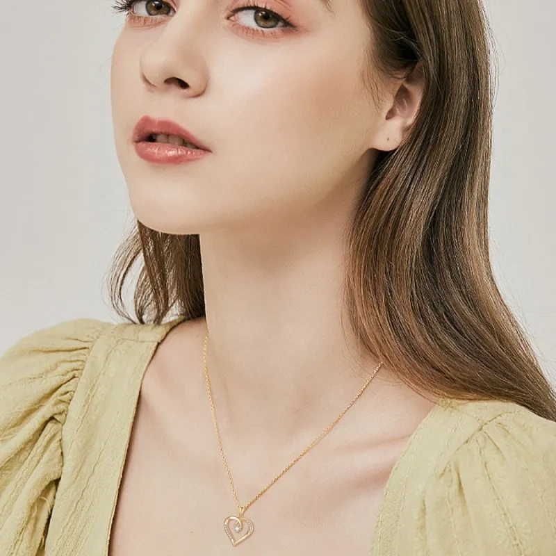 Gargantilla de metal con corazón de moissanita en oro de 10 quilates-3