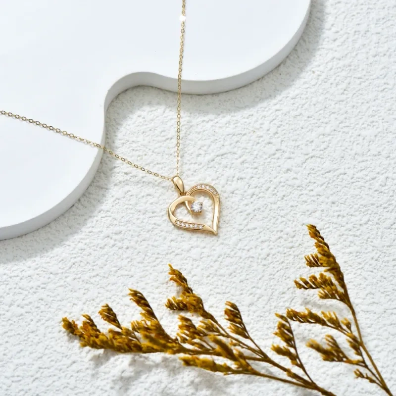 Gargantilla de metal con corazón de moissanita en oro de 10 quilates-4